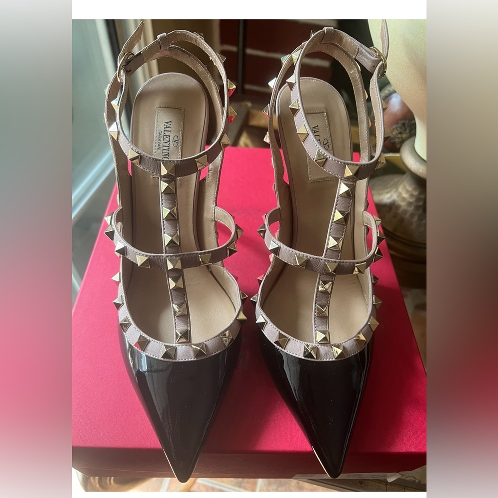 Valentino PATENT ROCKSTUD CAGED PUMP 100MM